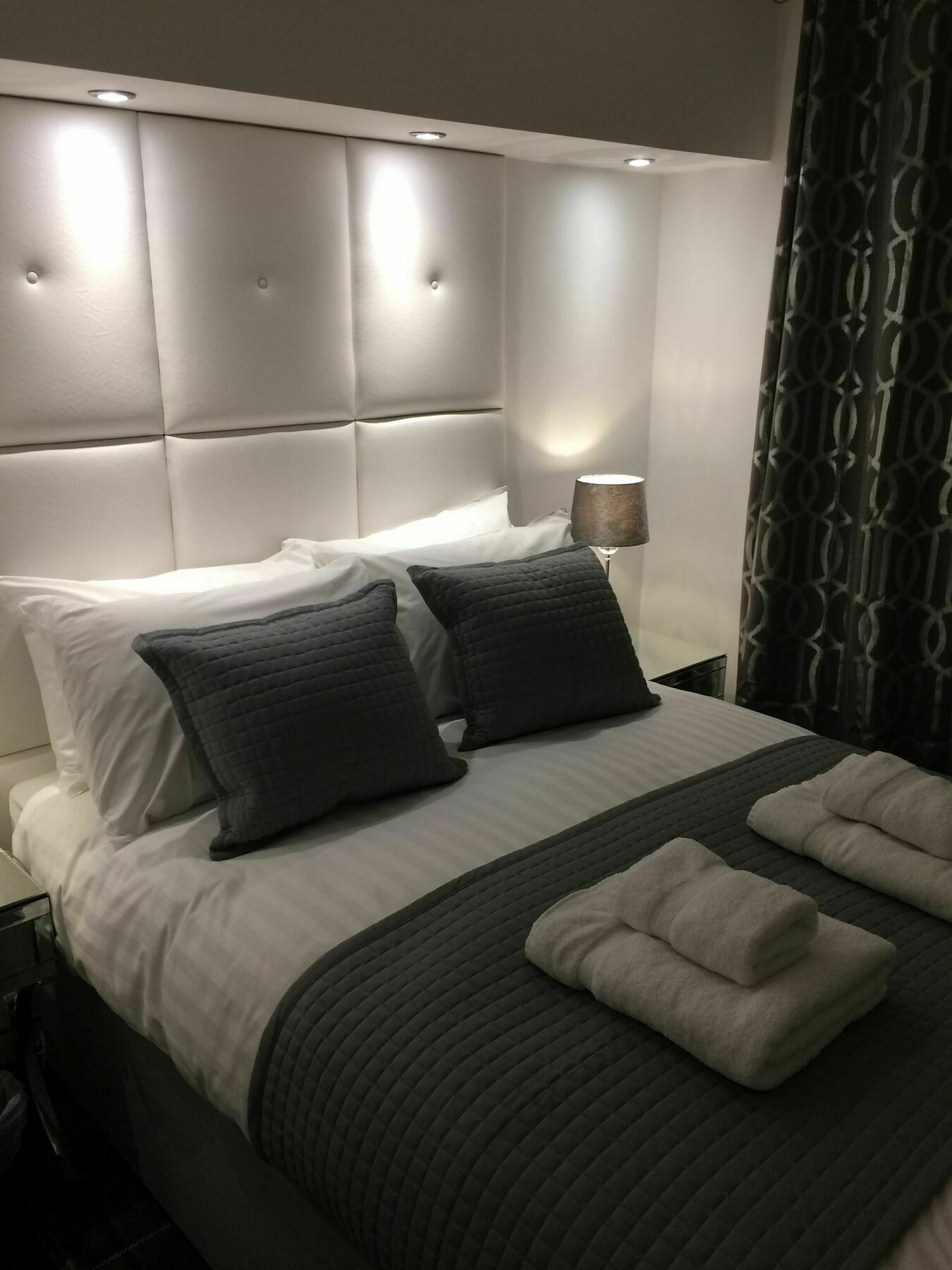 Hanover 71 Suites เอดินบะระ ภายนอก รูปภาพ
